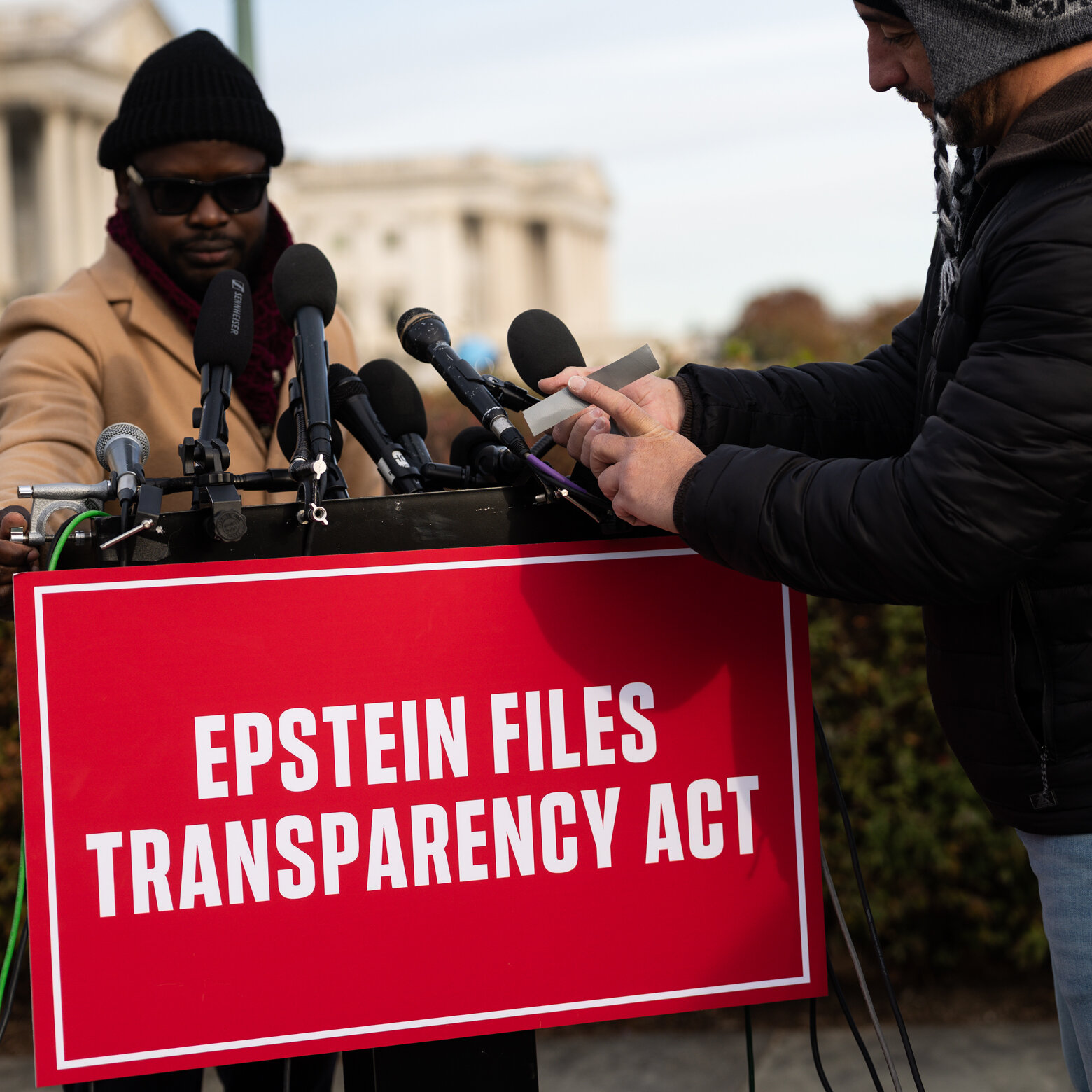 Se aprueba la “Epstein Files Transparency Act”