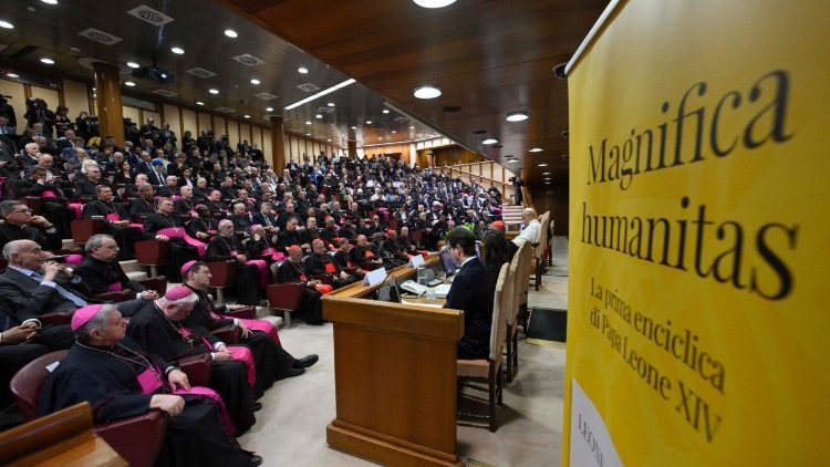 La presentación de la Encíclica en el Salón del Sínodo (@Vatican Media)